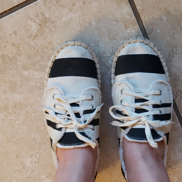 Cute shoes - Picture 3 of 5